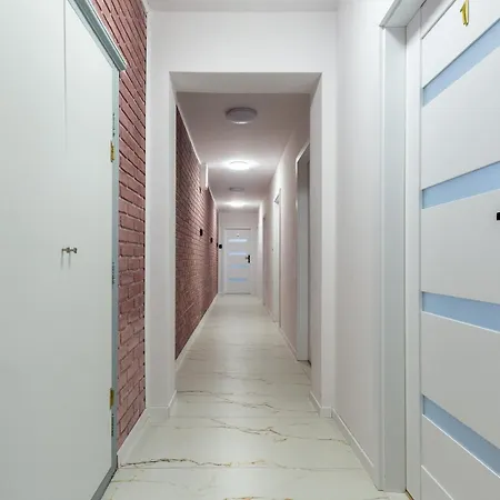 Centrum 5a Prochnika 21 Ξενοδοχείο *