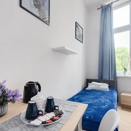 Hotel Centrum 5a Prochnika 21 *